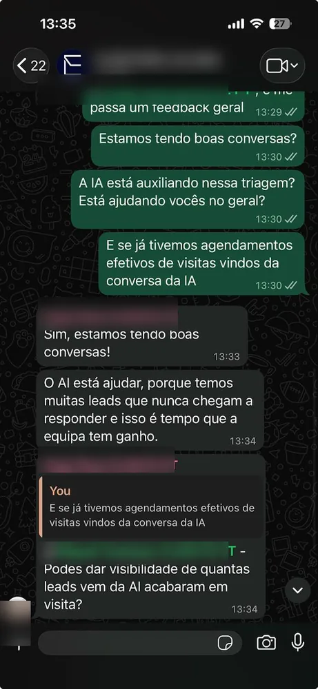 Conversa de WhatsApp: cliente relata que a IA está ajudando porque havia muitas leads que nunca chegavam a ser respondidas, e isso é tempo que a equipe ganhou.